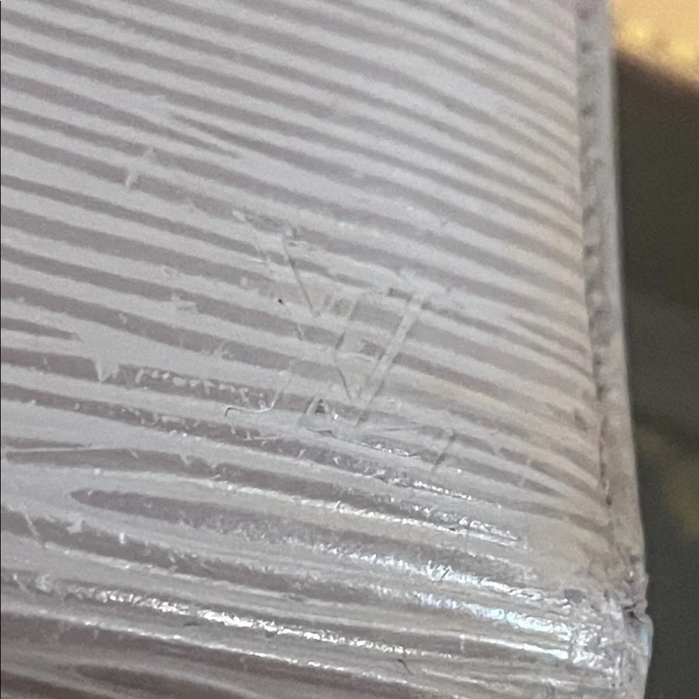 AUTHENTIC LV Snap Wallet in Lilac - Picture 3 of 13